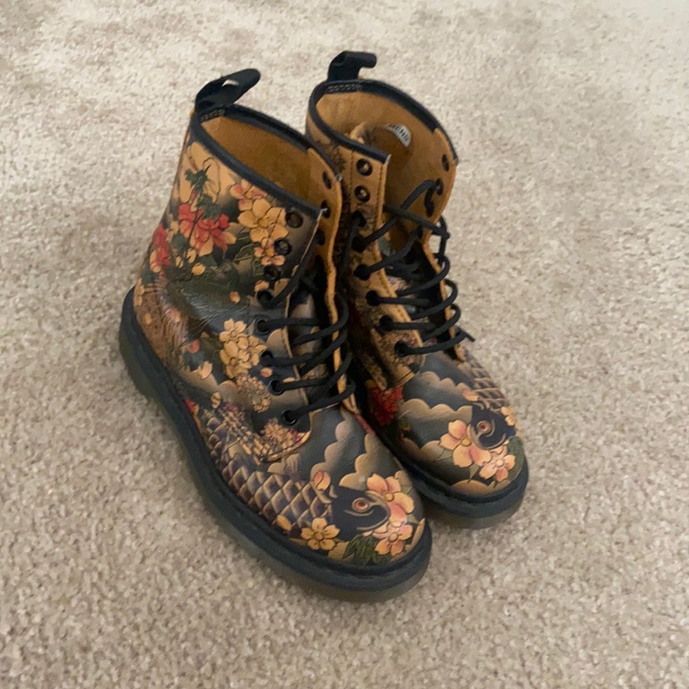 Dr. Martens coy fish floral boots! NEVER WORN!